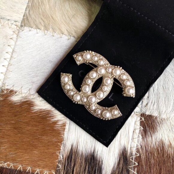 Authentic Chanel pearl brooch - Picture 4 of 6